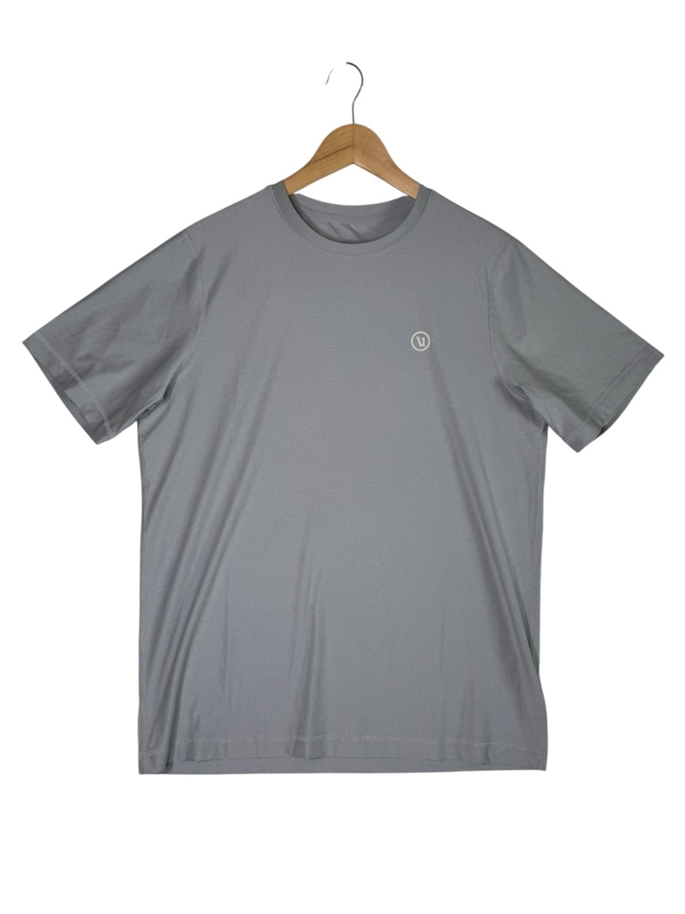 Vuori Strato Tech Tee Short Sleeve Shirt Silver V1036 Men's Size Medium